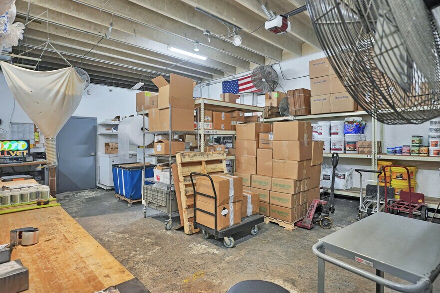 More Photos Of 8111-8119 NW 33rd St, Miami Warehouse For Sale
