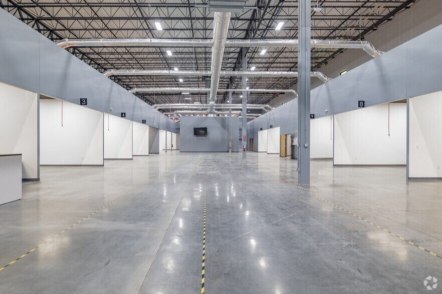 More Photos Of 12415 Old Lagrange Rd, Louisville Warehouse For Lease