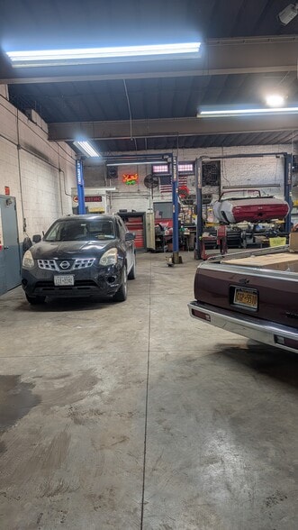 More Photos Of 1960 Richmond Ter, Staten Island Auto Repair For Lease