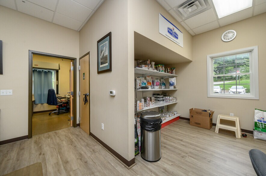 More Photos Of 612 Mount Pleasant Ave, West Orange Veterinarian Kennel For Sale