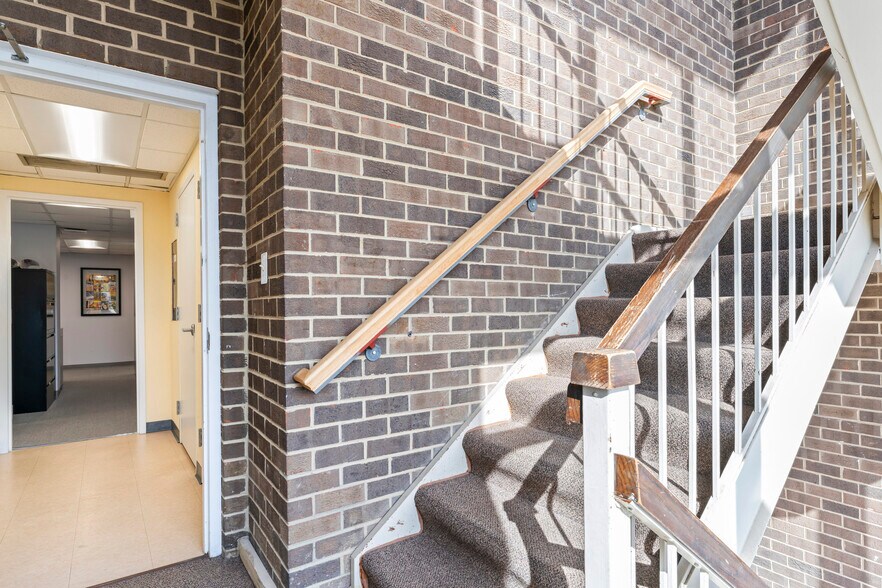 More Photos Of 7210 Old Keene Mill Rd, Springfield Medical For Lease