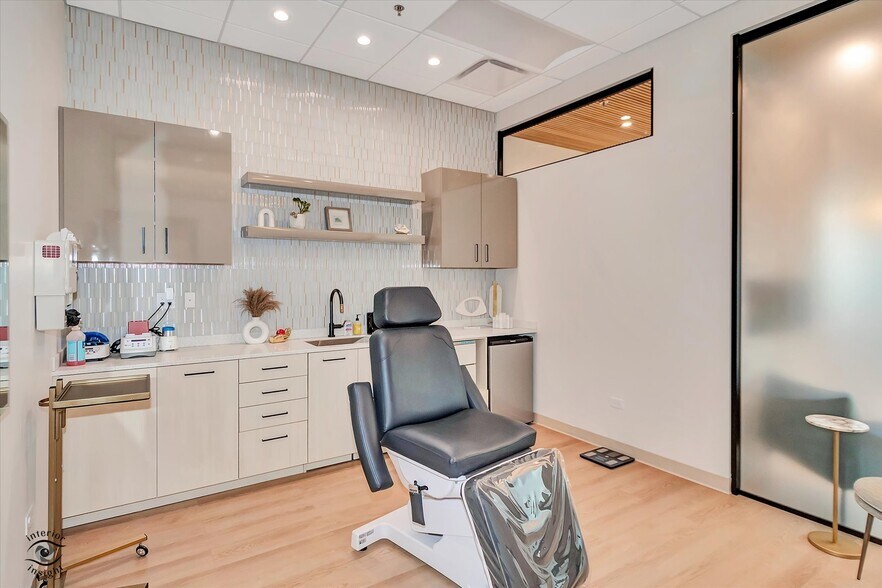 More Photos Of 5143-5151 Mochel Dr, Downers Grove Office For Sale