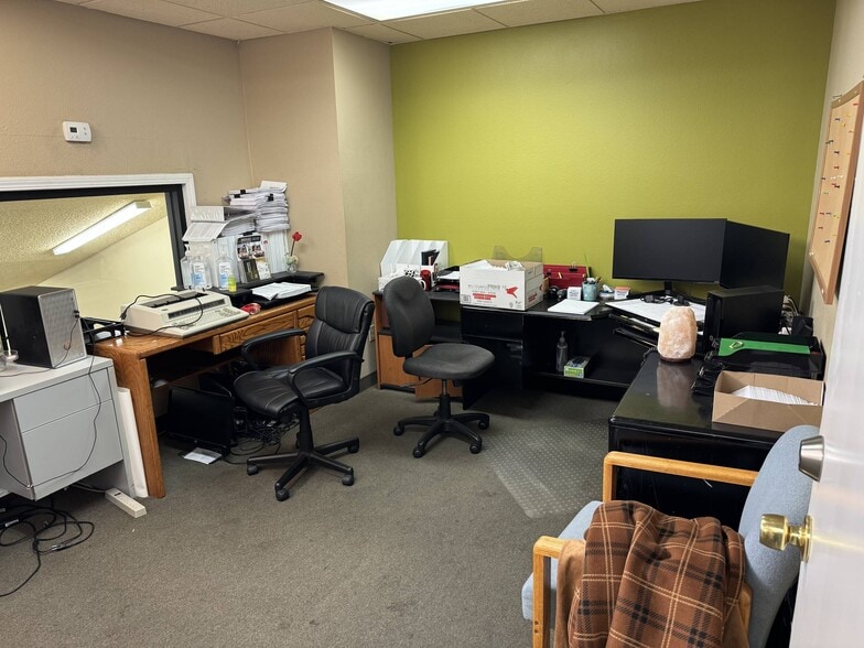 More Photos Of 2950 E Flamingo Rd, Las Vegas Office For Sale