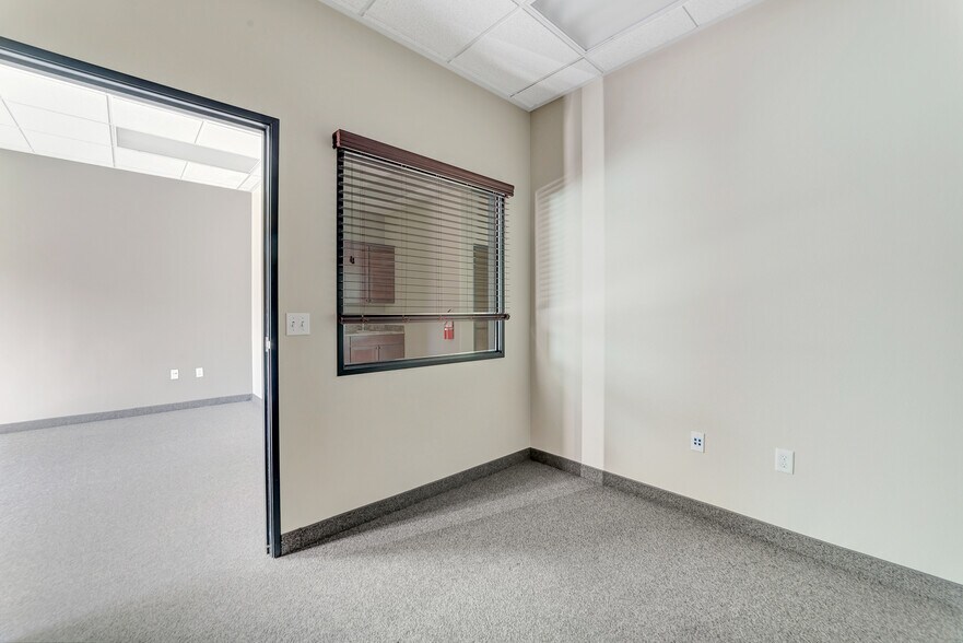 More Photos Of 5564 S Fort Apache Rd, Las Vegas Medical For Lease