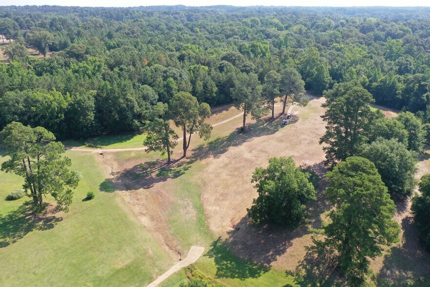 More Photos Of 2130 Country Club Rd, Palestine Golf Course Driving Range For Sale