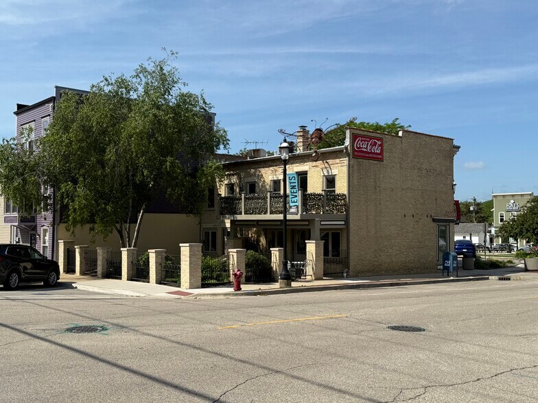 More Photos Of 324-326 N River St, East Dundee Storefront For Lease