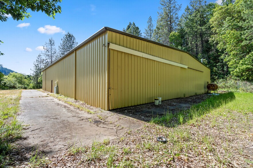 More Photos Of 80-142 Lower Wolf Creek Rd, Wolf Creek Warehouse For Sale
