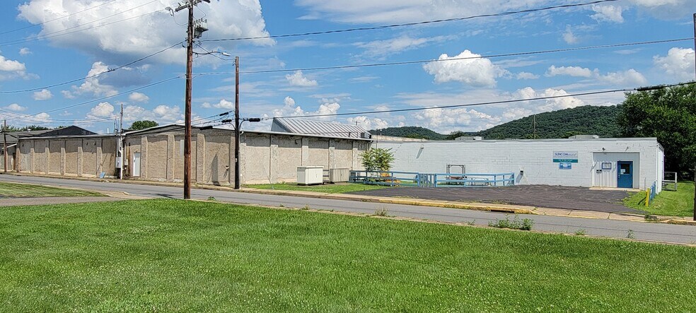 More Photos Of 164 W 9th St, Bloomsburg Storefront Retail Office For Lease