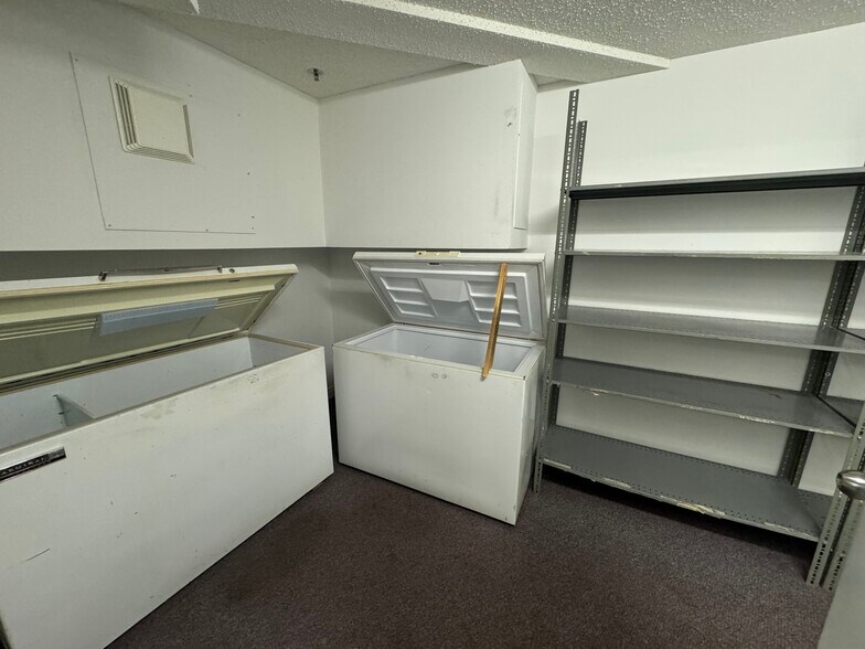 More Photos Of 725 Gibralter St, Norfolk Flex For Sale