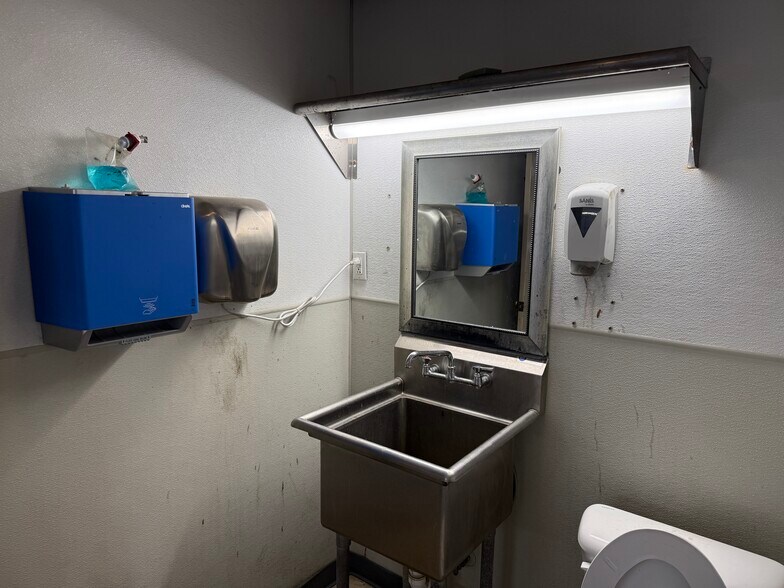 More Photos Of 4881 Pittsburgh Rd, Harrisville Light Distribution For Sale