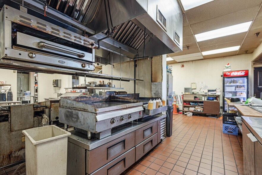 More Photos Of 20 Center St, Batavia Restaurant For Sale