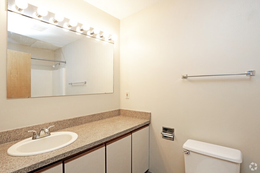 More Photos Of 1913 Farnam St, Omaha Apartments For Lease