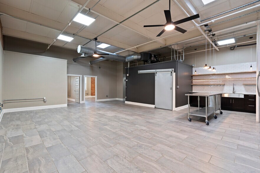 More Photos Of 3363 E Commerce St, San Antonio Unknown For Lease