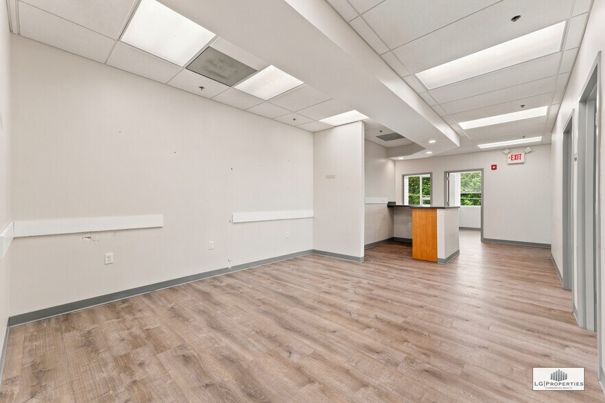 More Photos Of 456 Chestnut St, Lakewood Office For Lease