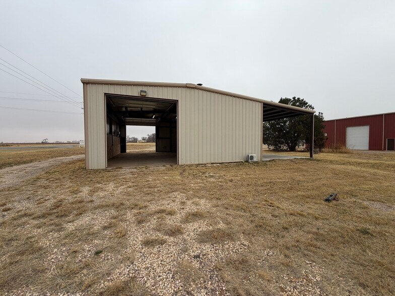 More Photos Of 2011 FM 1729, Lubbock Warehouse For Lease