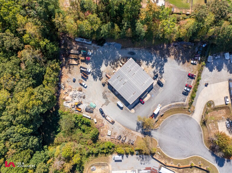 More Photos Of 210 Holt Rd, Acworth Industrial For Lease