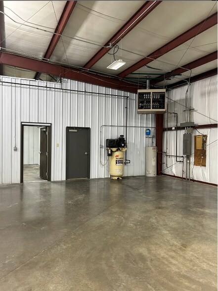 More Photos Of 133 Chester Ct, Bowling Green Warehouse For Lease