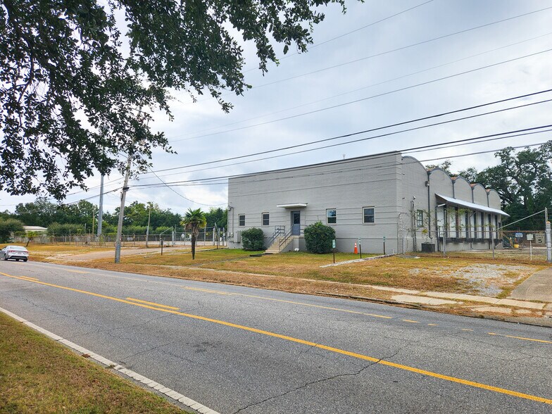 More Photos Of 1111 Virginia St, Mobile Industrial For Lease