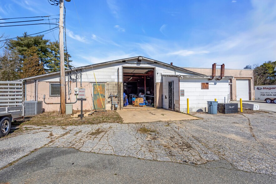 More Photos Of 55 Schoolhouse Rd, Whiting Warehouse For Lease