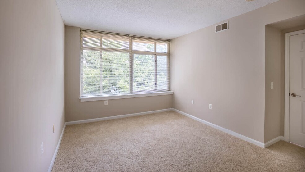 More Photos Of 901 N Nelson St, Arlington Apartments For Lease