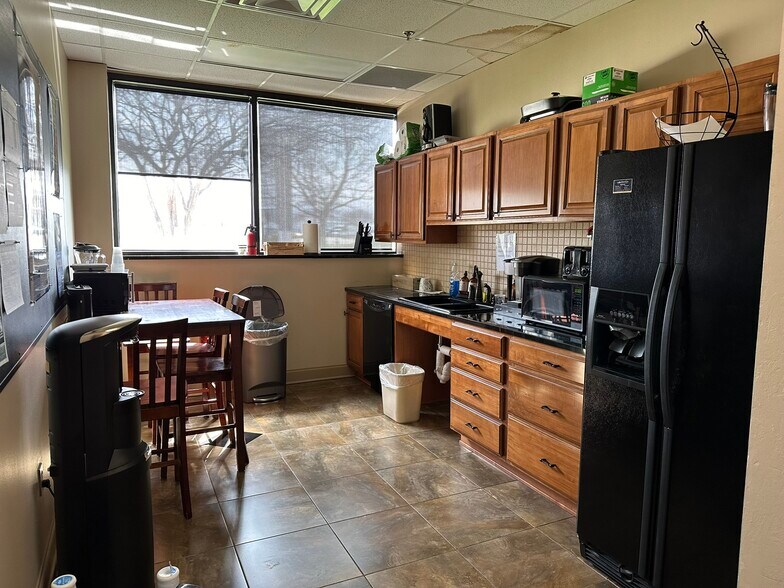 More Photos Of 4750 Sherwood Common Blvd, Baton Rouge Office For Lease