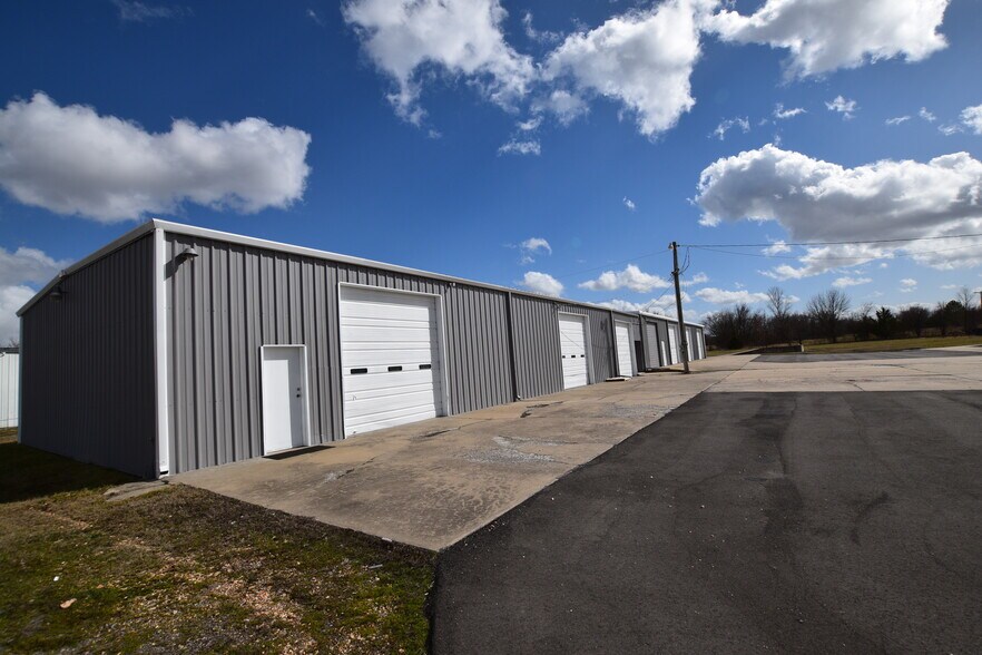 Primary Photo Of 2175 W Choctaw St, Tahlequah Light Distribution For Sale