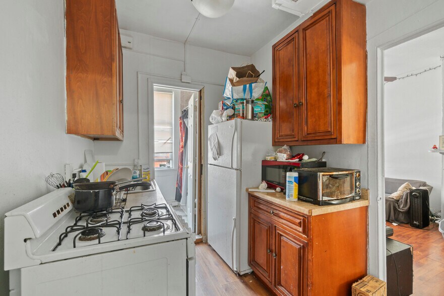 More Photos Of 885 W Lombard St, Baltimore Apartments For Sale