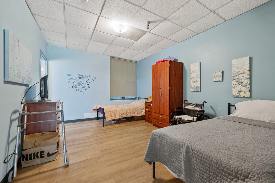 More Photos Of 123 Hamilton Ave, Turtle Creek Healthcare For Sale