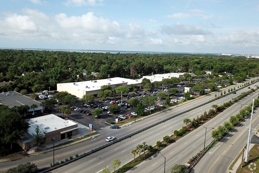 More Photos Of 603 Johnnie Dodds Blvd, Mount Pleasant Unknown For Lease