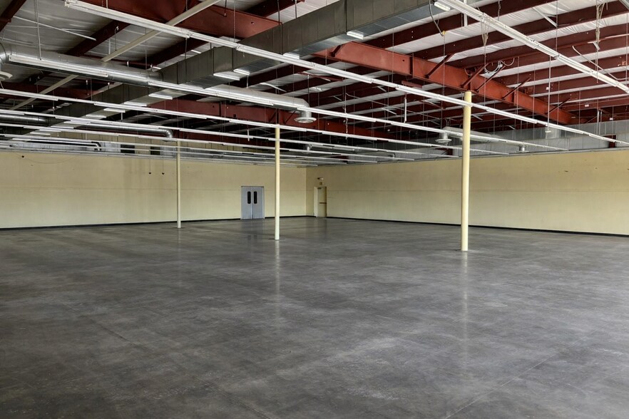 More Photos Of 1291 Pine St, Unadilla Storefront For Sale