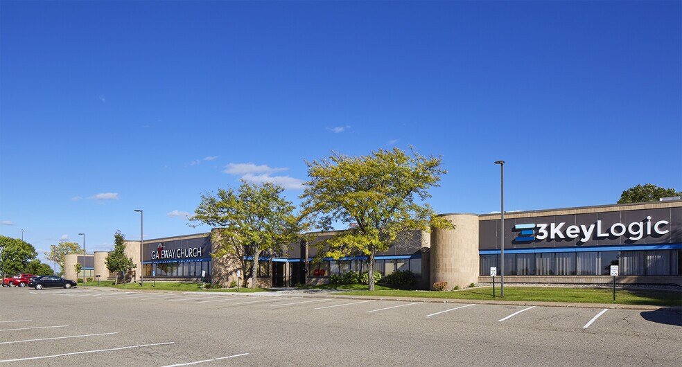 More Photos Of 401-429 W Travelers Trl, Burnsville Research And Development For Lease