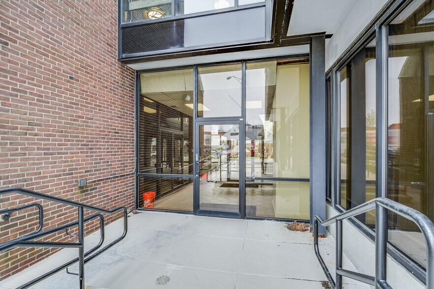 More Photos Of 1 Elm Sq, Andover Office Residential For Lease