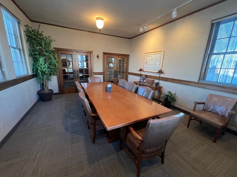 More Photos Of 23 3rd St NW, Mason City Office For Sale