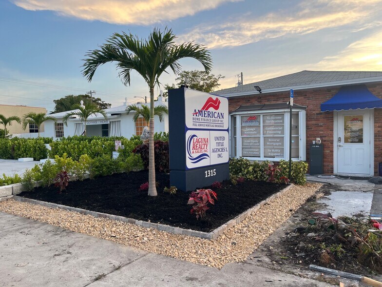 Primary Photo Of 1315 N Dixie Hwy, Lake Worth Office Residential For Sale
