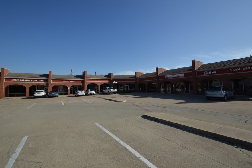 More Photos Of 675-691 W Pioneer Pky, Grand Prairie Unknown For Lease