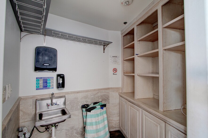 More Photos Of 6675 Mediterranean Dr, McKinney Restaurant For Sale