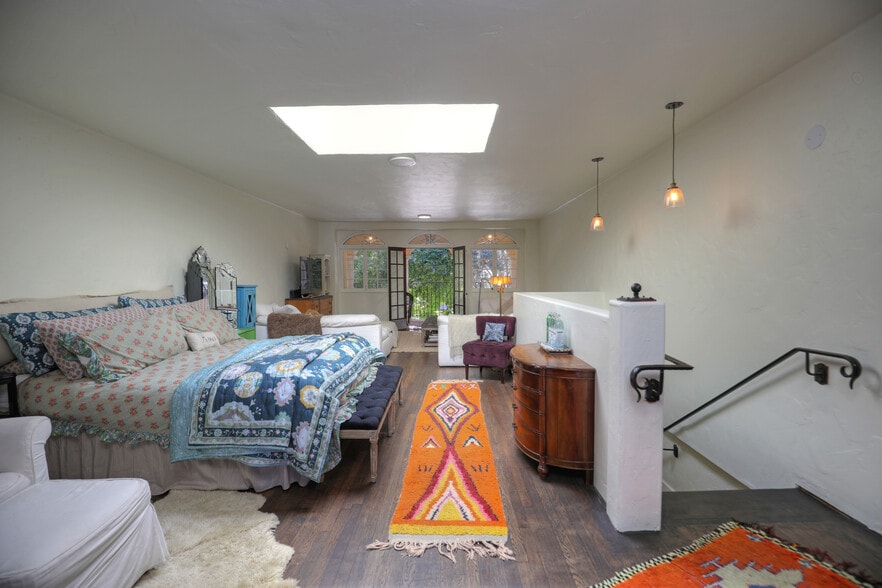 More Photos Of 532 State St, Santa Barbara Restaurant For Sale