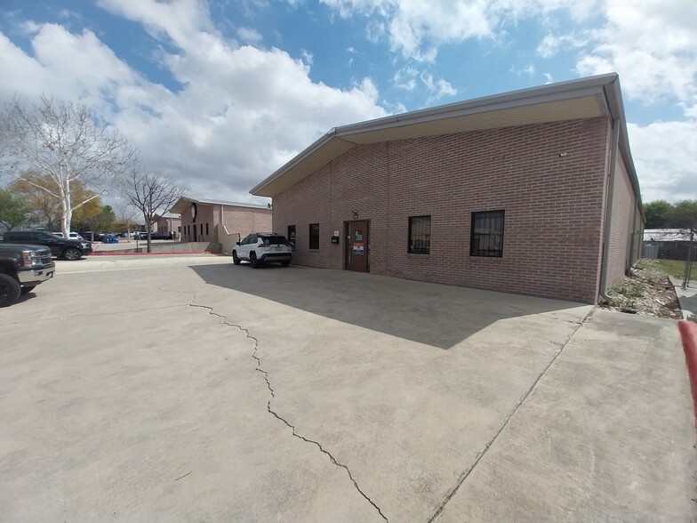 More Photos Of 6214 Krempen Ave, San Antonio Warehouse For Sale