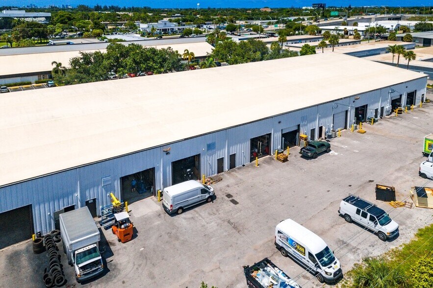 More Photos Of 1967-1985 10th Ave N, Lake Worth Beach Distribution For Sale