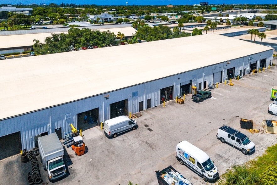 More Photos Of 1973 10th Ave N, Lake Worth Beach Distribution For Sale
