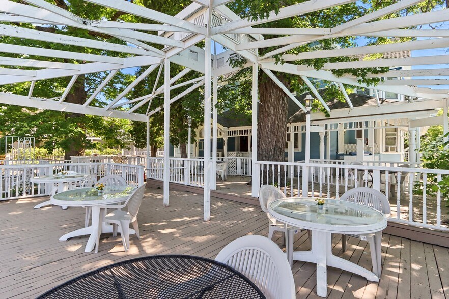More Photos Of 910 River Rd, Wisconsin Dells Hotel For Sale