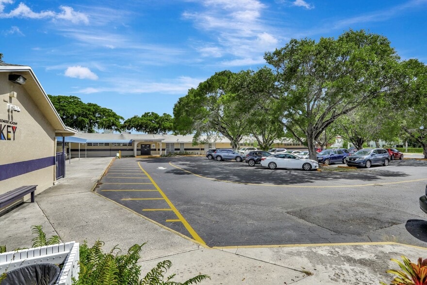 More Photos Of 959 SE 6th Ave, Deerfield Beach Schools For Sale