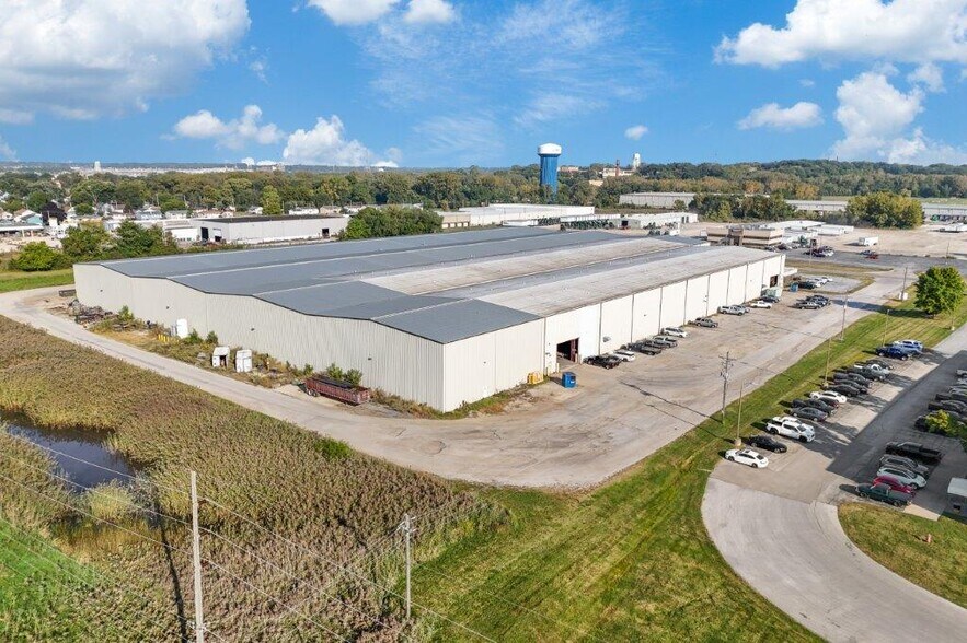 More Photos Of 2930 Morton Dr, East Moline Warehouse For Lease