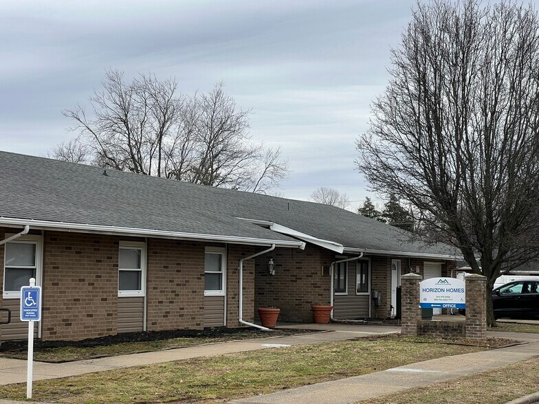 More Photos Of 1450 Luther Sq, Evansville Apartments For Sale