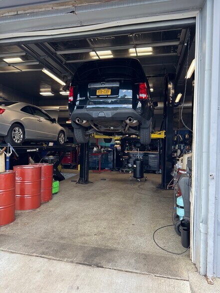 More Photos Of 267 Portion Rd, Ronkonkoma Auto Repair For Sale