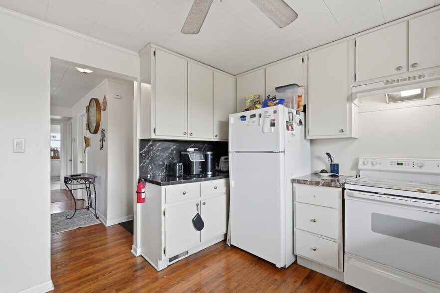 More Photos Of 23589-23593 Van Born Rd, Taylor Freestanding For Sale