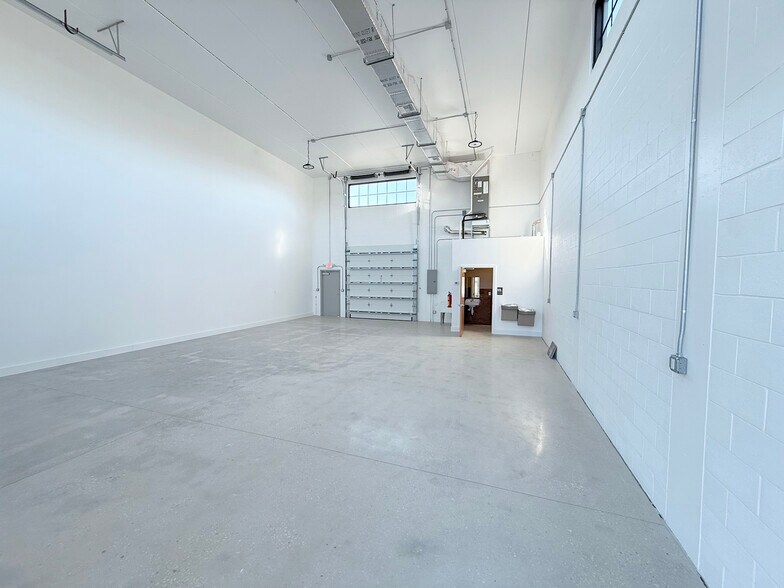 Primary Photo Of 348 SE Florida St, Stuart Flex For Lease