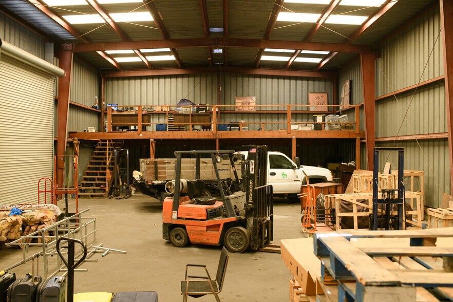More Photos Of 5712 W Washington Blvd, Los Angeles Warehouse For Lease