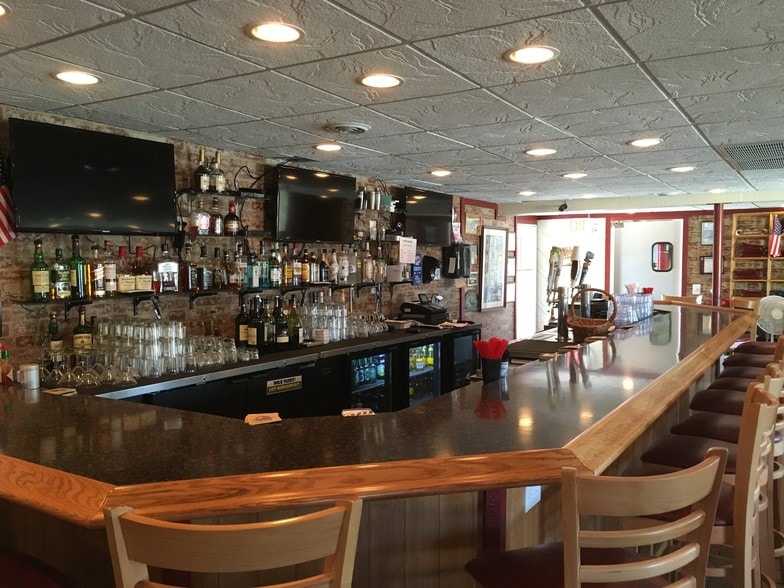 More Photos Of 89 E Grand Ave, Fox Lake Restaurant For Sale