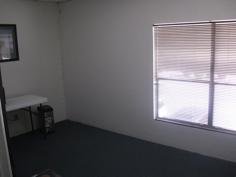 More Photos Of 6500 Boeing Dr, El Paso Office For Lease